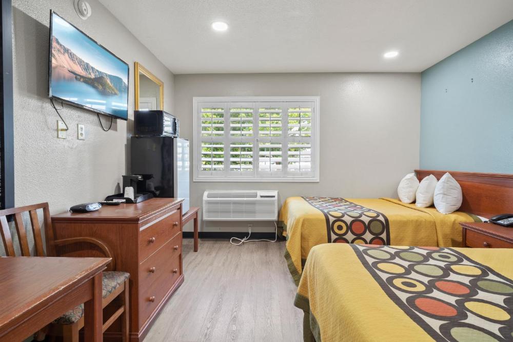 Deluxe Double Room interior